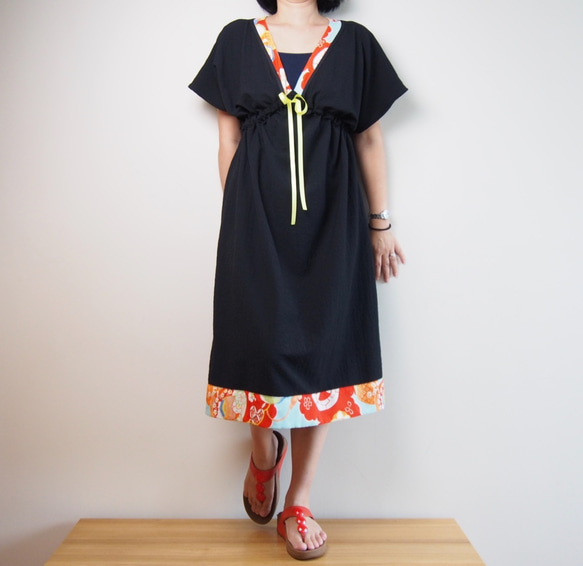 OKINAWA DRESS -LITTLE BLACK DRESS WITH UPCYCLED  KIMONO 第2張的照片