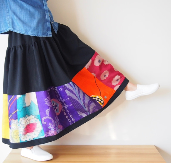 Kimono Patch-worked Skirt Long -Using Vintage Kimono Fabrics 第1張的照片