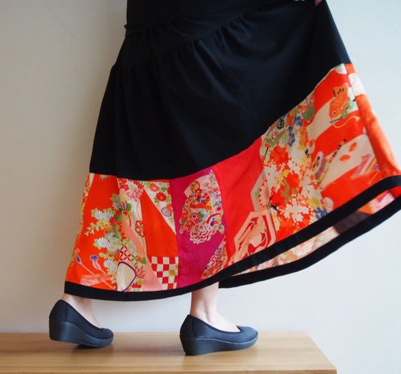 Kimono Patch-worked Skirt Long -Using Vintage Kimono Fabrics 第2張的照片