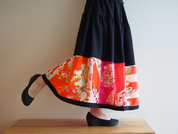 Kimono Patch-worked Skirt Long -Using Vintage Kimono Fabrics 第1張的照片