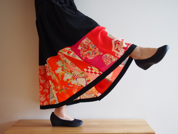 Kimono Patch-worked Skirt Long -Using Vintage Kimono Fabrics 第4張的照片