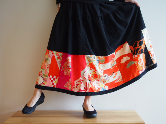 Kimono Patch-worked Skirt Long -Using Vintage Kimono Fabrics 第3張的照片