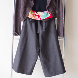 「コハルさまオーダー品」ピンストライプのウールと着物地が仲良くなった、タイパンツ 1枚目の画像