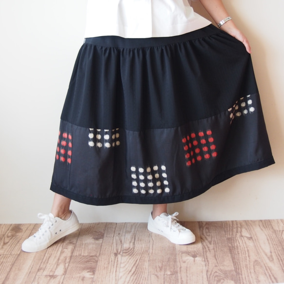 HAREGI SKIRT -ヴィンテージの銘仙の着物地を使ったフレアスカート [ロング] 2枚目の画像