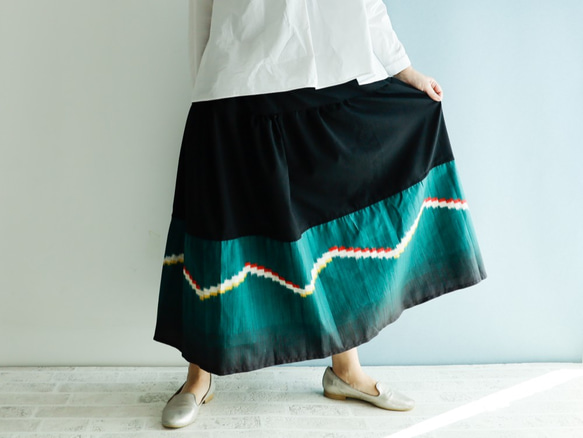 Kimono HAREGI Skirt Long -Using Vintage Kimono Fabrics 第8張的照片