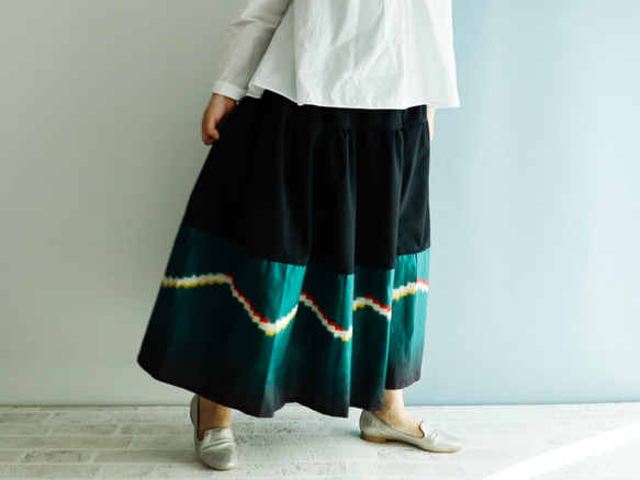 Kimono HAREGI Skirt Long -Using Vintage Kimono Fabrics 第9張的照片