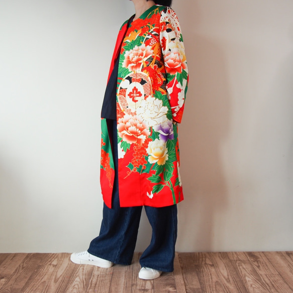 Sold KIMONO HAREGI COAT - おめでたい打掛を使ったコート 1枚目の画像