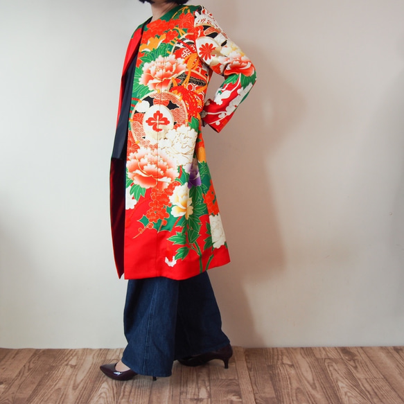 Sold KIMONO HAREGI COAT - おめでたい打掛を使ったコート 2枚目の画像