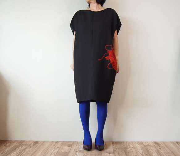 Square KIMONO Dress -LittleBlack Dress using Vintage Kimono 第3張的照片