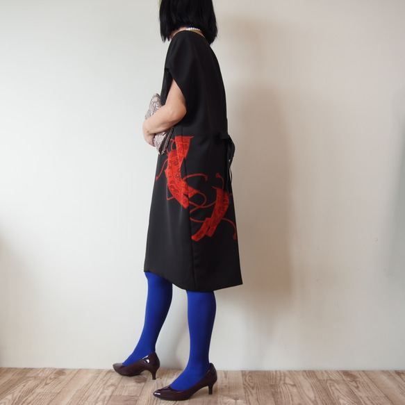 Square KIMONO Dress -LittleBlack Dress using Vintage Kimono 第4張的照片