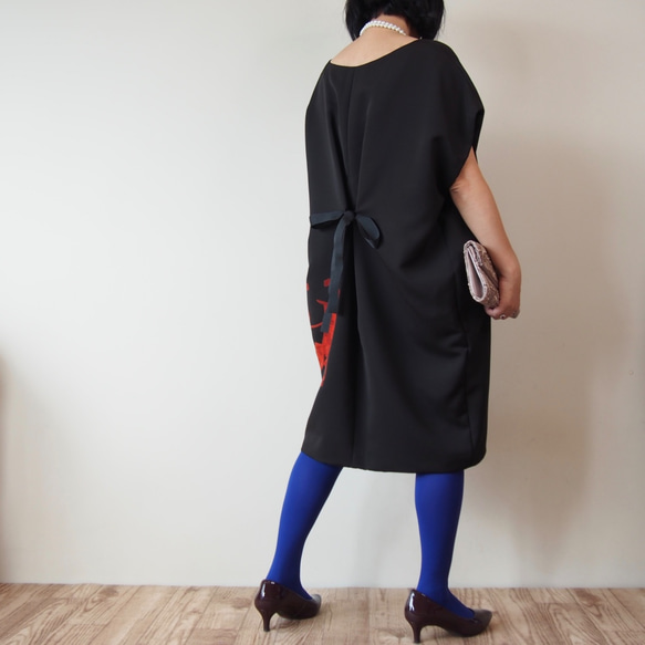 Square KIMONO Dress -LittleBlack Dress using Vintage Kimono 第5張的照片