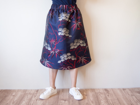 SOLD『再販』KABUKI Skirt -キモノチックな柄の台形スカート 4枚目の画像