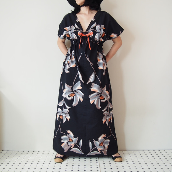 OKINAWA DRESS　MAXI  -黒地に花柄の浴衣地を使ったドレス ラスト１枚です。 7枚目の画像