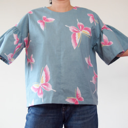 SOLD OKINAWA BLOUSE　 -ちょうちょ柄の浴衣地を使ったフレアスリーブのブラウス 4枚目の画像