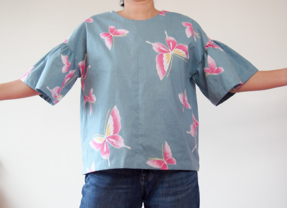 SOLD OKINAWA BLOUSE　 -ちょうちょ柄の浴衣地を使ったフレアスリーブのブラウス 4枚目の画像