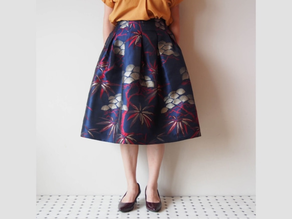 KABUKI Skirt -with KIMONO inspired woven fabric 第1張的照片