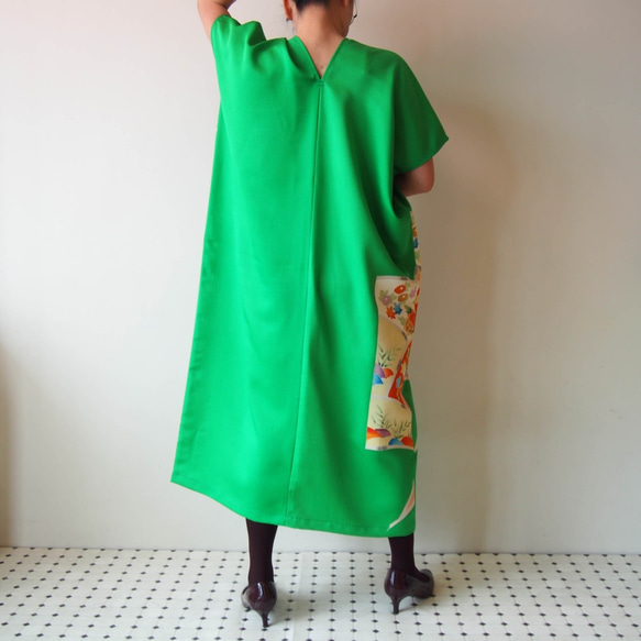 SOLD Square Dress ヴィンテージ着物の反物から作ったスクエアワンピース　グリーン　残り１枚！ 9枚目の画像