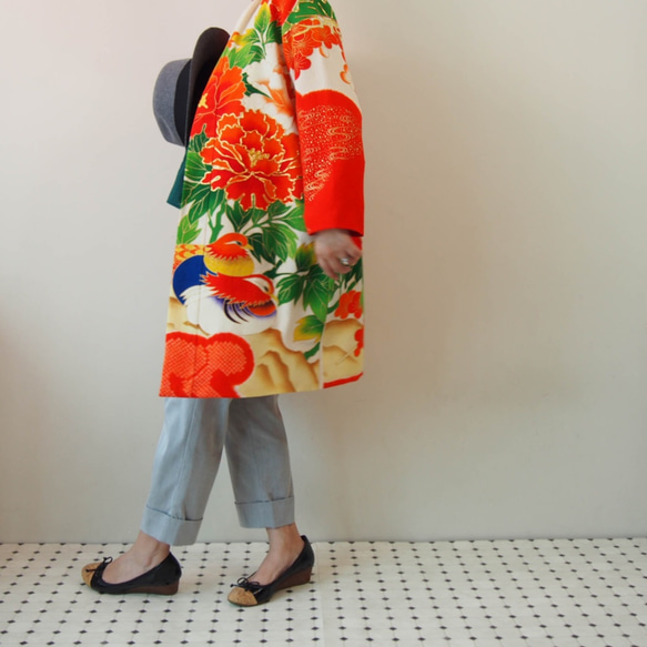 SOLD KIMONO HAREGI COAT -留袖を使ったコート １点物です！ 5枚目の画像