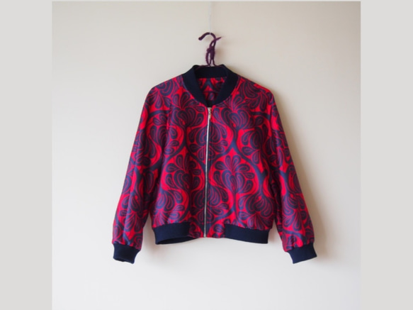 考文特花園 - 適度瘋狂的錦緞圖案夾克衫“免費送貨” 第4張的照片