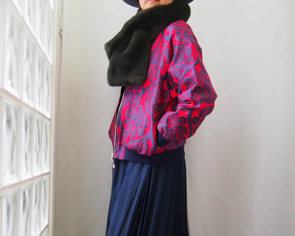 考文特花園 - 適度瘋狂的錦緞圖案夾克衫“免費送貨” 第2張的照片