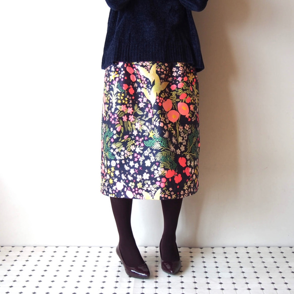 有現貨！ “ Resale x8” Capricious Collection-瘋狂的編織半身裙，半緊身，設計略有不同 第1張的照片