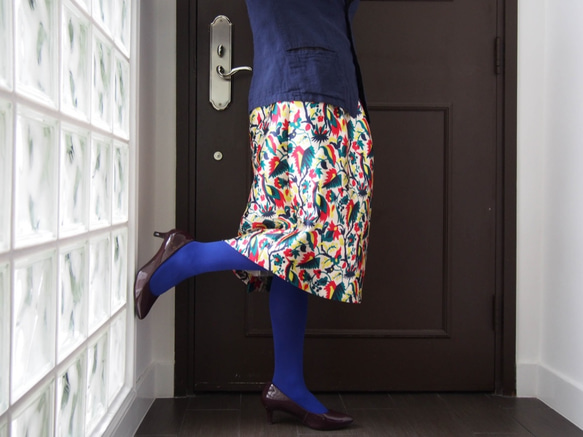 「再販』きまぐれコレクション　-クレイジーなプリントのスカート　ちょっとデザイン違いのセミタイト 3枚目の画像