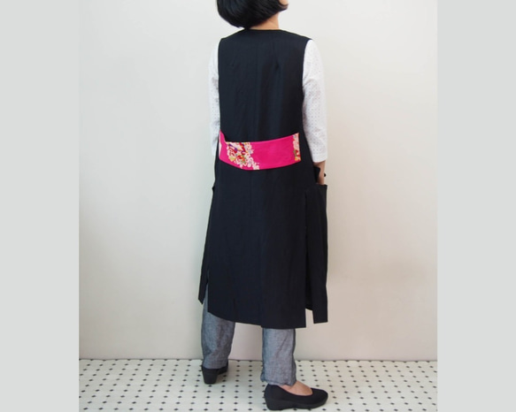 KIMONO GILET - 使用複古和服面料重新製作的黑色和服 第1張的照片