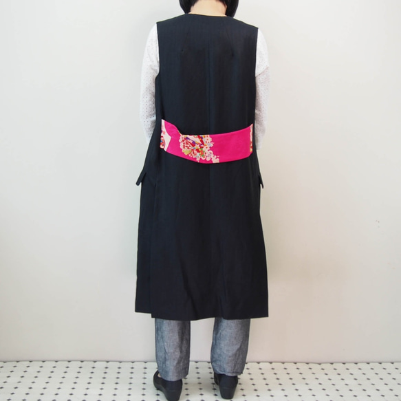 KIMONO GILET - 使用複古和服面料重新製作的黑色和服 第5張的照片