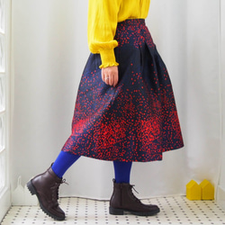 火の粉のような緋色ドットの織り模様のスカート -きまぐれコレクション 新柄!!　 2枚目の画像