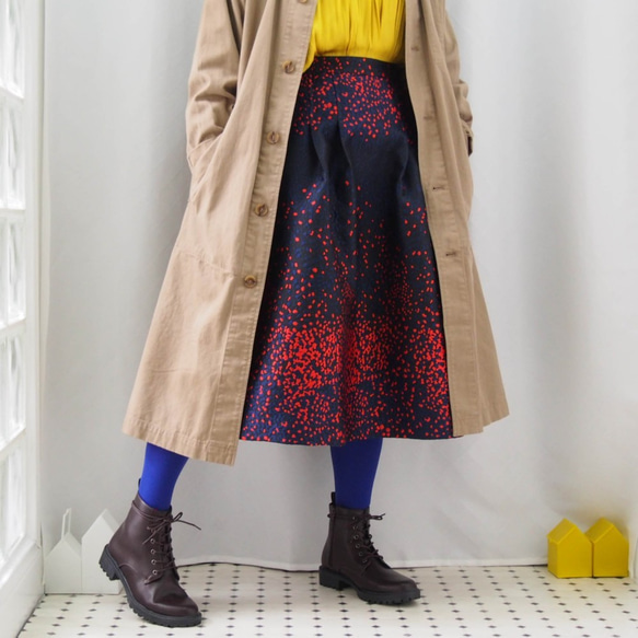 火の粉のような緋色ドットの織り模様のスカート -きまぐれコレクション 新柄!!　 9枚目の画像