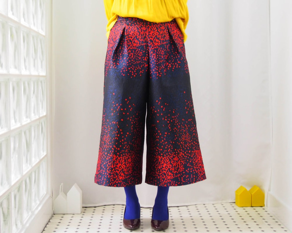 CRAZY WOVEN TEXTILE trousers 第2張的照片