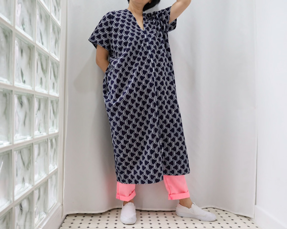 ☆Square Dress -藍色のうろこ柄の浴衣地から作ったスクエアワンピース　限定１枚　大きめサイズ 8枚目の画像