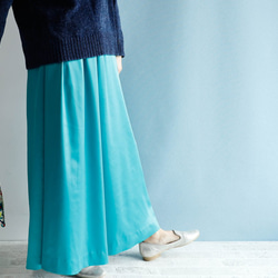 ◆出售◆緞子不對稱褶裙半身長喇叭口充分利用了綠色懸垂之美 第2張的照片