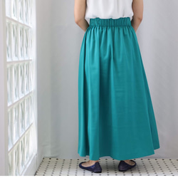 ◆出售◆緞子不對稱褶裙半身長喇叭口充分利用了綠色懸垂之美 第6張的照片