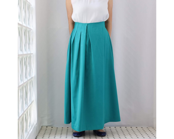 ◆出售◆緞子不對稱褶裙半身長喇叭口充分利用了綠色懸垂之美 第7張的照片