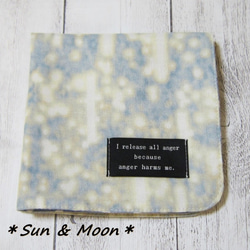 大人のガーゼハンカチ☆雪の音×ドット柄（24㎝×24㎝） 1枚目の画像