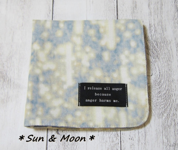 大人のガーゼハンカチ☆雪の音×ドット柄（24㎝×24㎝） 1枚目の画像