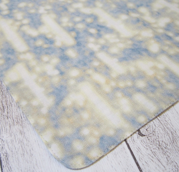 大人のガーゼハンカチ☆雪の音×ドット柄（24㎝×24㎝） 4枚目の画像