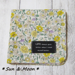 大人のガーゼハンカチ☆パステルカラーの花々・イエロー系（24㎝×24㎝） 1枚目の画像