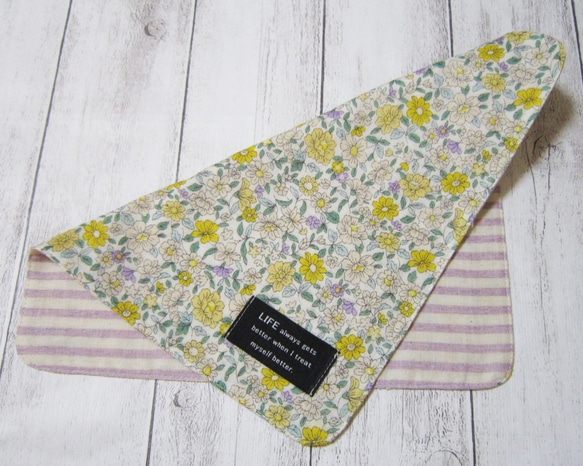 大人のガーゼハンカチ☆パステルカラーの花々・イエロー系（24㎝×24㎝） 3枚目の画像