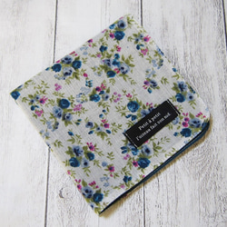 大人のガーゼハンカチ☆花柄・ブルー系（シングルガーゼ）（24㎝×24㎝） 2枚目の画像