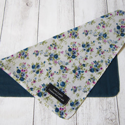 大人のガーゼハンカチ☆花柄・ブルー系（シングルガーゼ）（24㎝×24㎝） 3枚目の画像