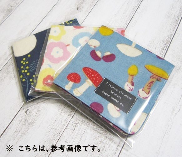 大人のガーゼハンカチ☆ボタニカル柄＜Irma＞(イルマ)・ピンク系（24㎝×24㎝） 4枚目の画像