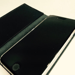 革のiPhone8plus,7plus,6s plusケース い KURO(刻印無料) 2枚目の画像