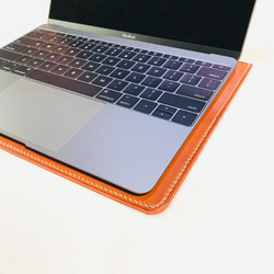 栃木皮革 MacBook 13-16 吋臥式保護殼布朗尼（相容於新款 MacBook Pro、Air） 第5張的照片