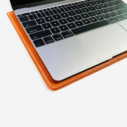 送料無料】栃木レザーMacBook13インチ用ケース 横型 (Air〜2017,Pro