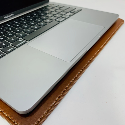 栃木レザーMacBook13〜16インチ用 縦型ケース② chocolate(新型