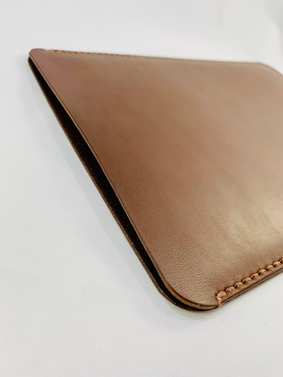 栃木皮革 iPad 10.2-11 英寸立式外殼 ② 巧克力色 第10張的照片