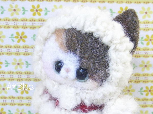 羊毛フェルト/サンタにゃんこストラップ♬三毛猫 4枚目の画像