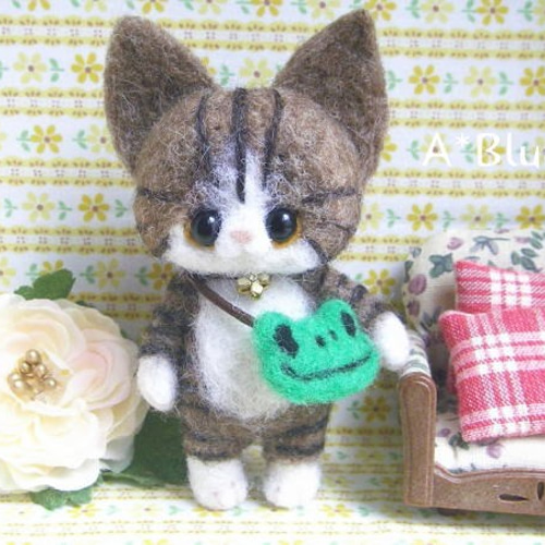 羊毛フェルト/にゃんこストラップ＊ハチワレキジトラ 羊毛フェルト A  